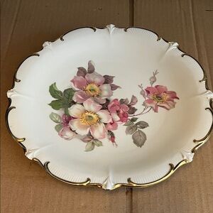 Elegant Floral Dinner Plate with Gold Trim Schumann